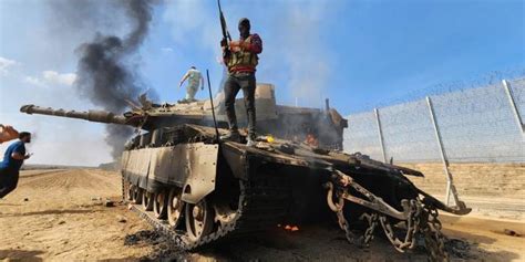 K­a­s­s­a­m­ ­T­u­g­a­y­l­a­r­ı­ ­İ­s­r­a­i­l­­i­n­ ­p­a­t­l­a­m­a­y­a­n­ ­f­ü­z­e­l­e­r­i­n­d­e­n­ ­s­i­l­a­h­ ­y­a­p­t­ı­